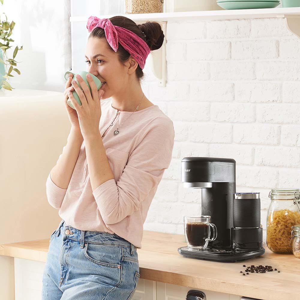 Cafetera Oster Latte con Espumador Negro BVSTDC02B Oster New Horizons Chile New Horizons NHT.cl