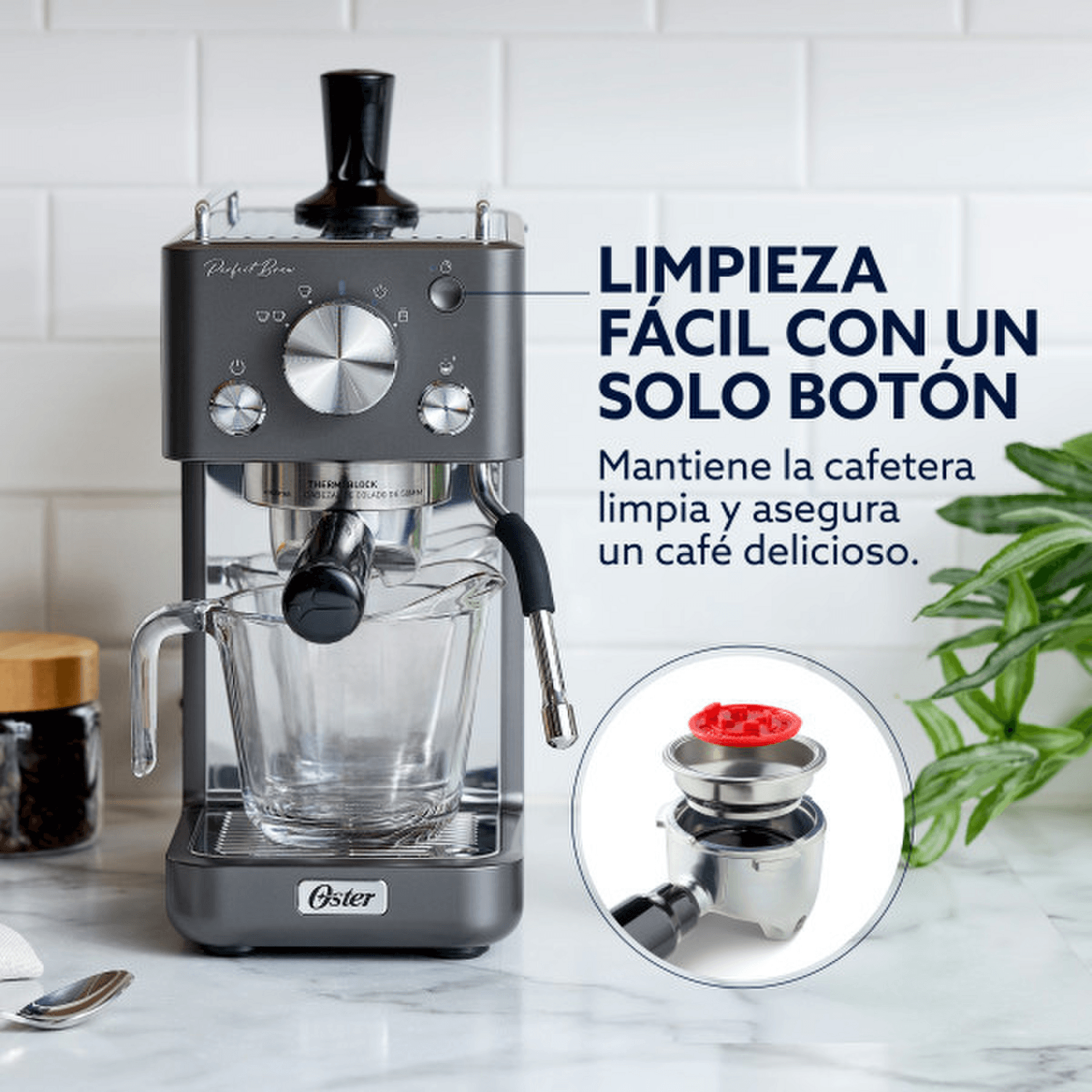Cafetera Espresso Oster Perfect Brew 15 Bares 58 mm Compacta con boton de limpieza para un cafe delicioso.