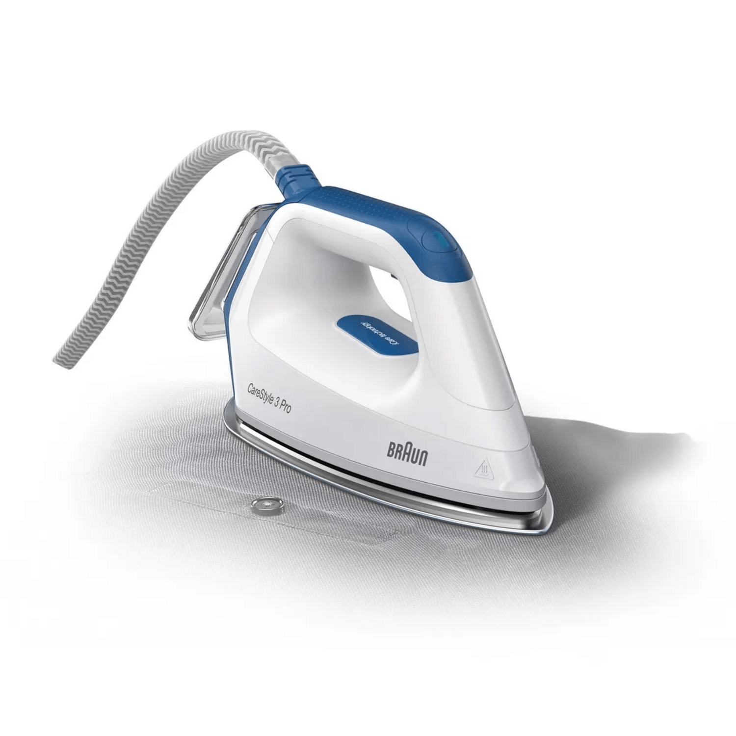 Centro de Planchado Braun CareStyle 3 Pro en acción sobre una prenda, mostrando su diseño moderno y funcional.