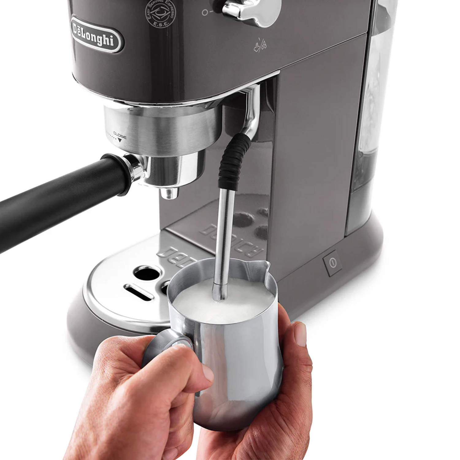 Cafetera DeLonghi Espresso Dedica Arte Gris DeLonghi New Horizons Chile New Horizons NHT.cl