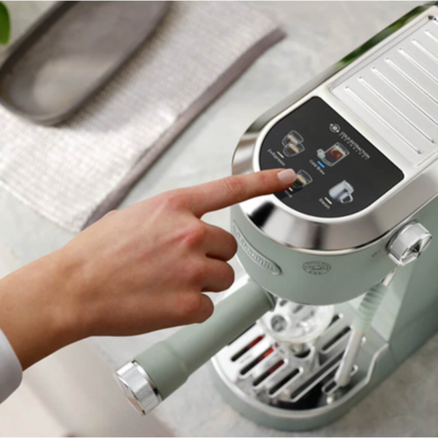 Cafetera DeLonghi Dedica Duo LatteArt Cold Brew Pistacho