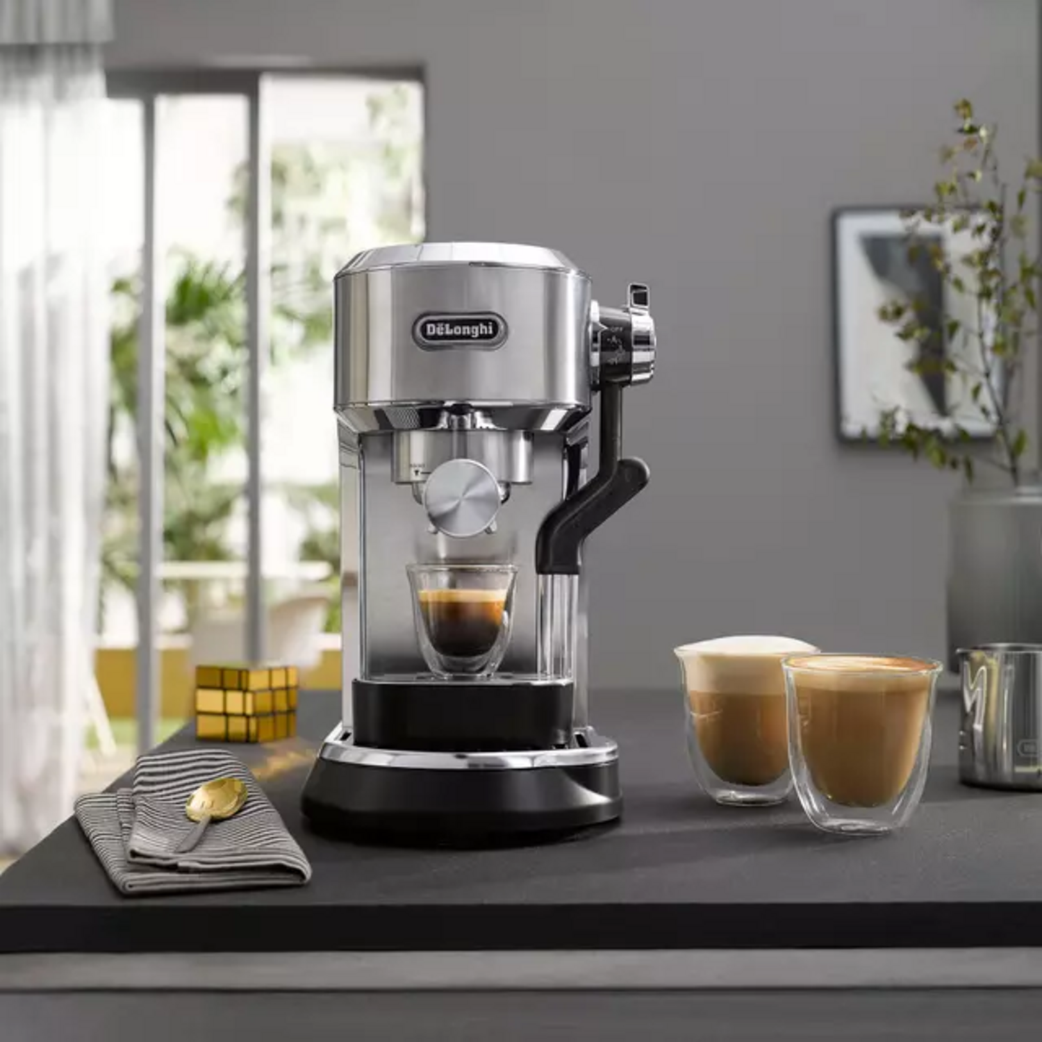 Cafetera DeLonghi Espresso Dedica Maestro Plus DeLonghi New Horizons Chile New Horizons NHT.cl
