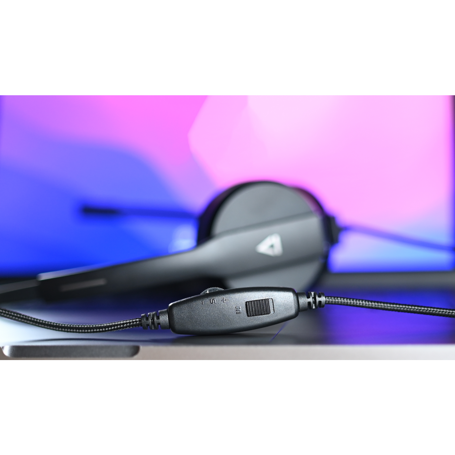 Audifono Headset Creative HS-230 Negro USB y 3.5 Creative New Horizons Chile New Horizons NHT.cl