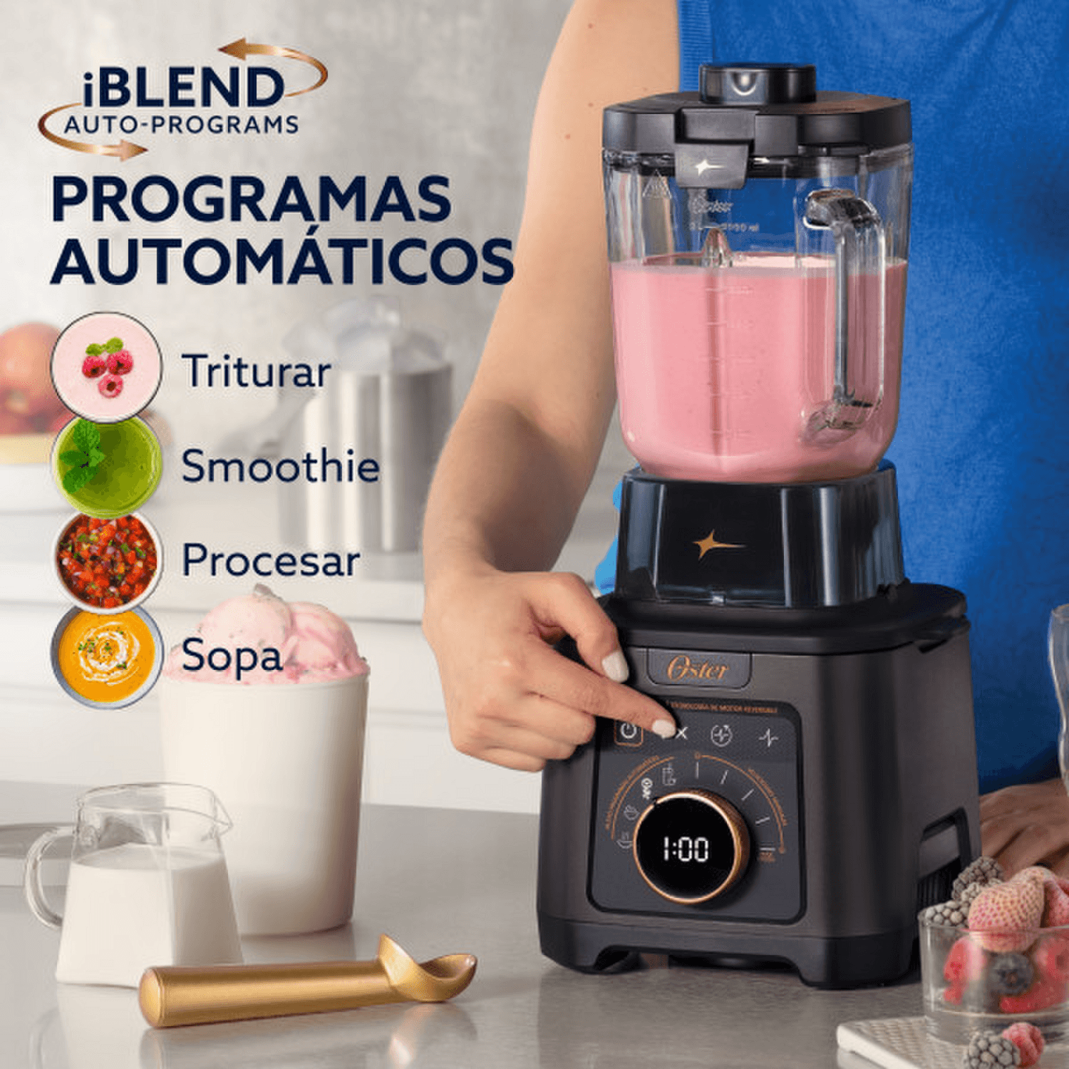 Licuadora Profesional Oster Titan 2200W Vaso Vidrio 2.5L en uso con programas automáticos en la cocina.
