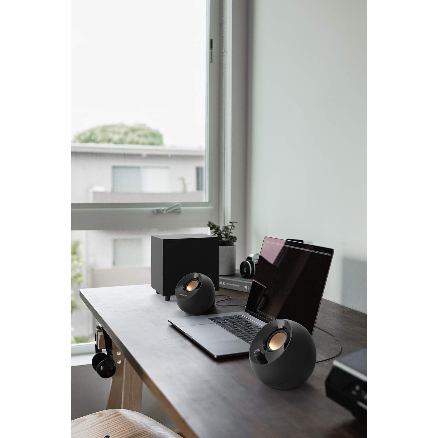 Parlante Creative Pebble Plus con Subwoofer Creative New Horizons Chile New Horizons NHT.cl