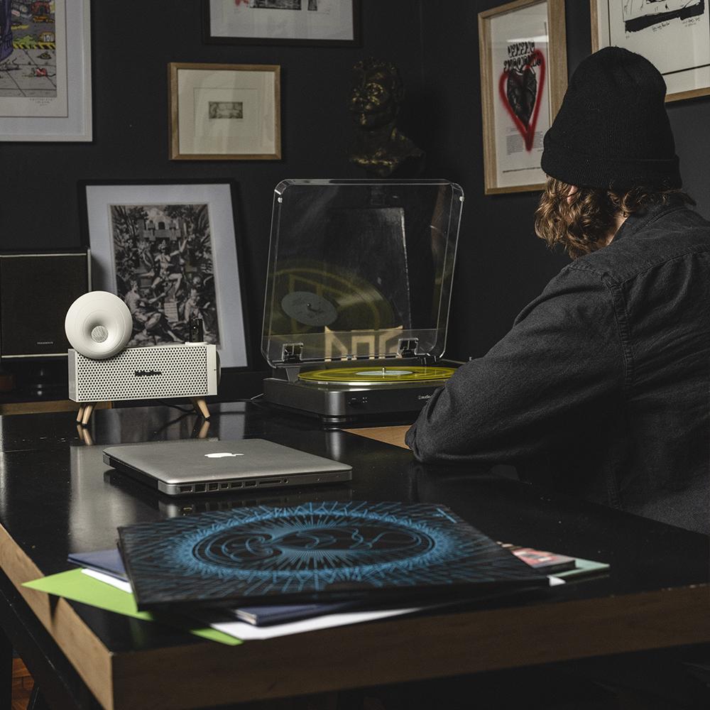 Parlante De Bulbos Con Cable Rolling Stone Sonar RS-S58921 Rolling Stone New Horizons Chile New Horizons NHT.cl