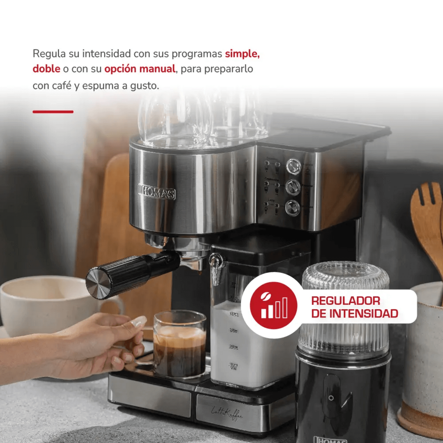 Cafetera Espresso Thomas TH-160 DeLi 15 Bar Espumador Latte regulando intensidad para café y espuma.
