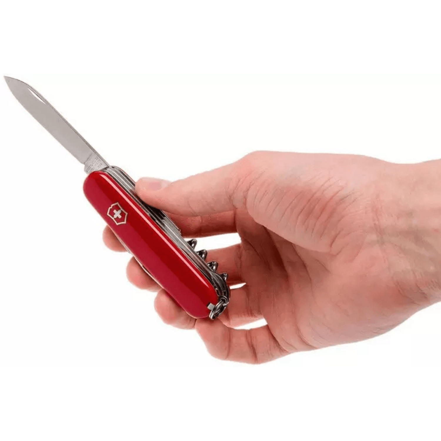 Navaja Cortapluma Victorinox Explorer 16 Func Roja 91mm Lupa en mano, destacando su diseño compacto y funcional.