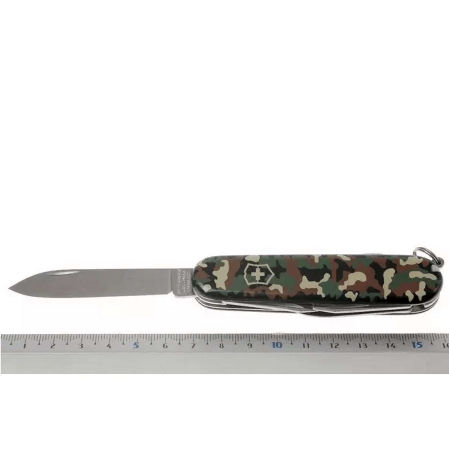 navaja Victorinox Spartan 12 funciones camuflada con diseño compacto y hoja de acero inoxidable.