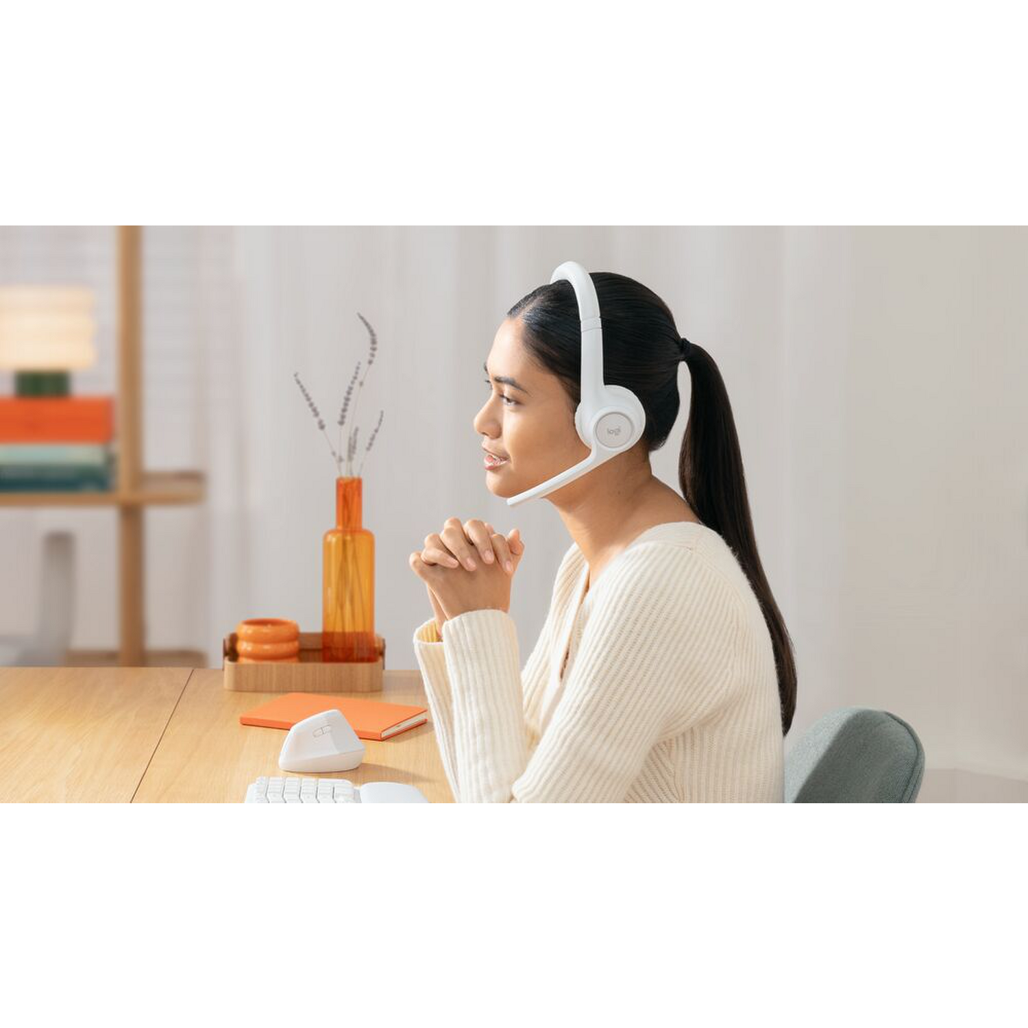 Audifono con Microfono Logitech Zone 300 Blanco 097855193681 Audifono by Logitech | New Horizons