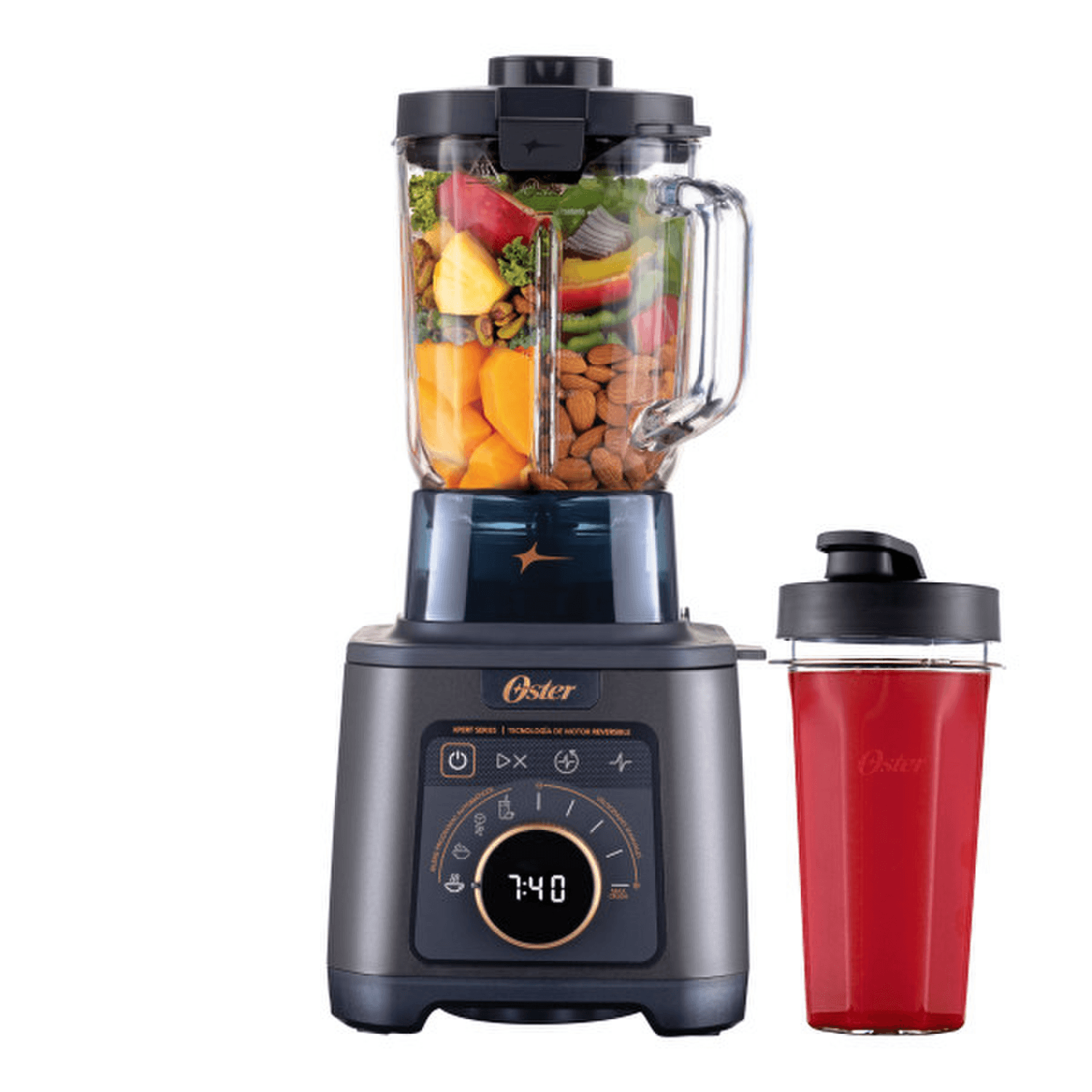 Licuadora Profesional Oster Titan 2200W Vaso Vidrio 2.5L con frutas y verduras en vaso.