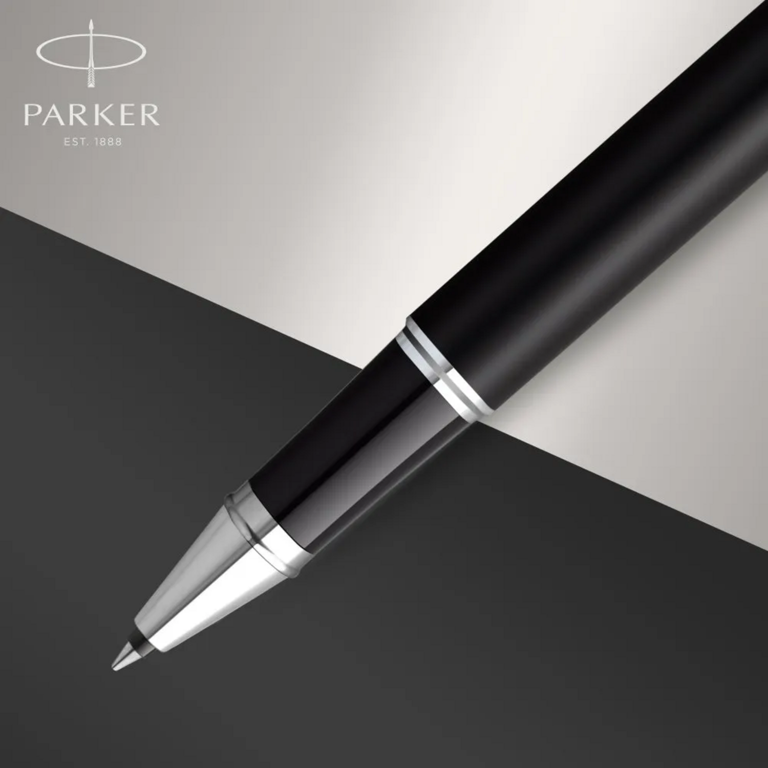 Boligrafo Rollerball Parker IM Essential Negro Mate con tinta negra y punta de 0.7 mm, diseño elegante.