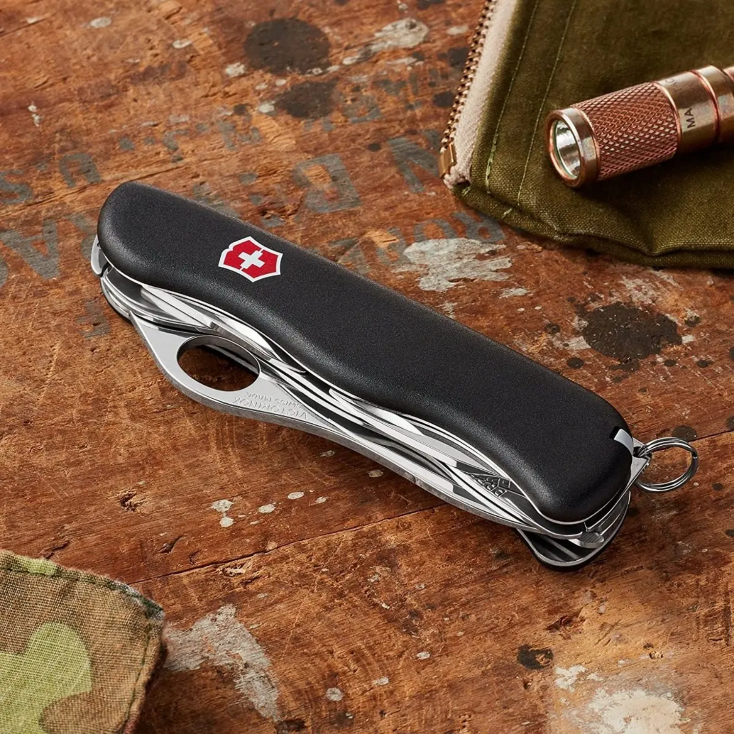 Navaja Cortapluma Victorinox Trailfinder 111mm 12 Func Negra